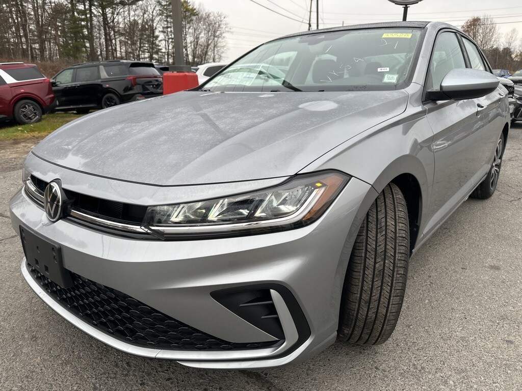 New 2025 Volkswagen Jetta 1.5T SE Sedan