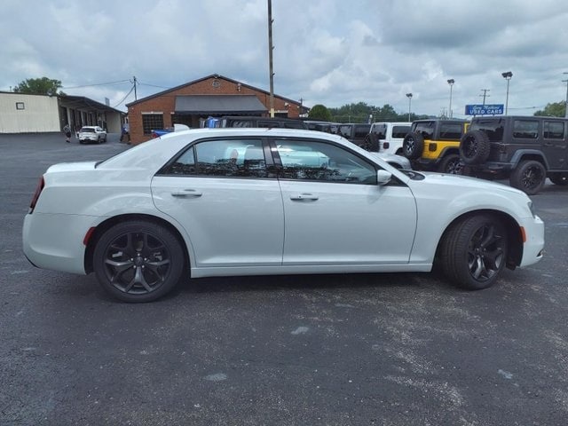 Used 2022 Chrysler 300 S with VIN 2C3CCABG8NH163765 for sale in Clarksville, TN