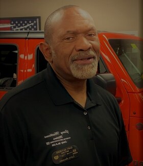 Staff member Larry Alexander from ID_e2eb69af6077