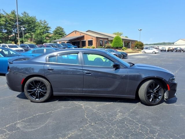 2018 Dodge Charger SXT photo 2