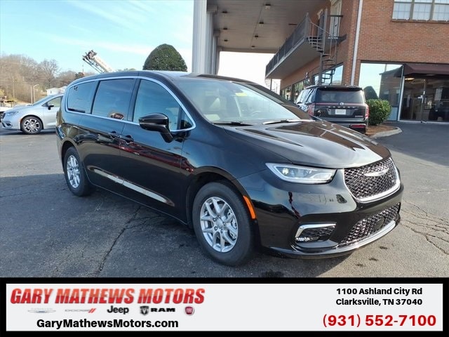 2026 Chrysler Pacifica Select's photo