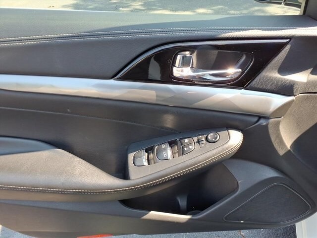 2023 Nissan Maxima SV photo 3