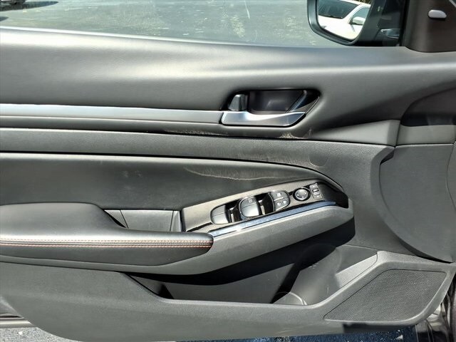 2024 Nissan Altima 2.5 SR photo 2