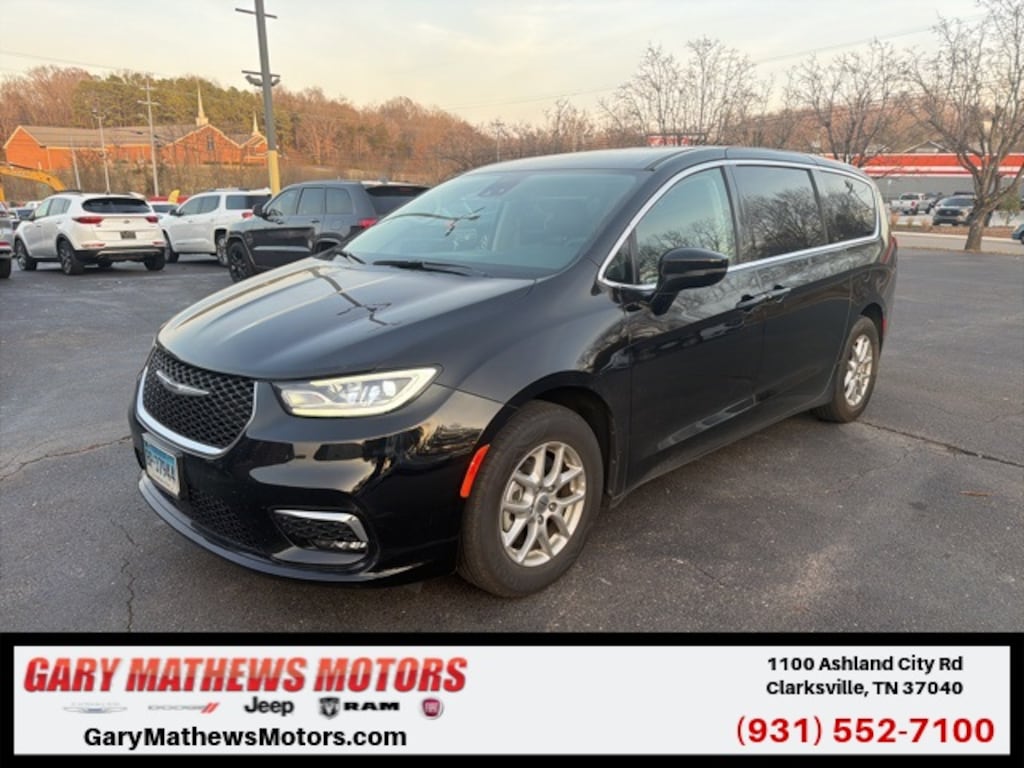 Used 2024 Chrysler Pacifica Touring L Minivan/Van