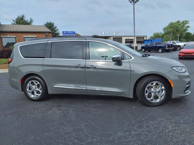 Used 2022 Chrysler Pacifica Limited with VIN 2C4RC1GG9NR133571 for sale in Clarksville, TN