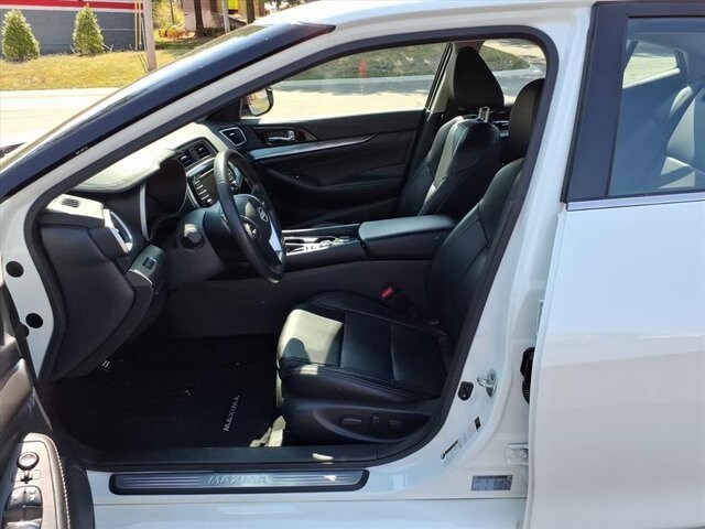 2023 Nissan Maxima SV photo 4