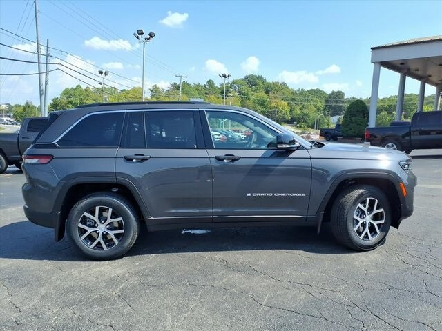 2025 Jeep Grand Cherokee Limited photo 2