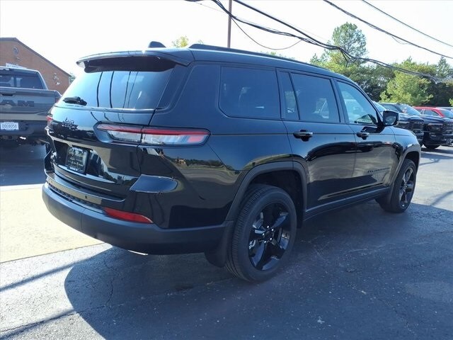 2025 Jeep Grand Cherokee Laredo Altitude photo 3