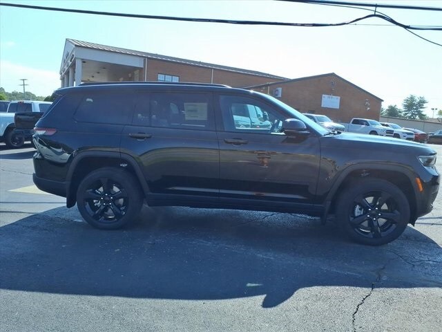 2025 Jeep Grand Cherokee Laredo Altitude photo 2
