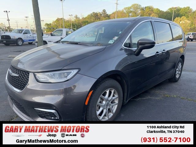 2023 Chrysler Pacifica Touring L's photo