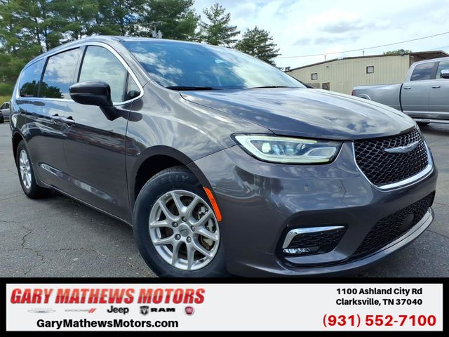 2023 Chrysler Pacifica Touring L's photo