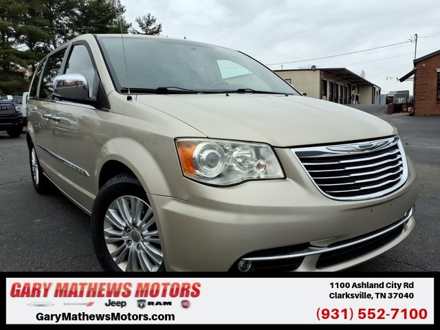 2012 Chrysler Town & Country Limited's photo