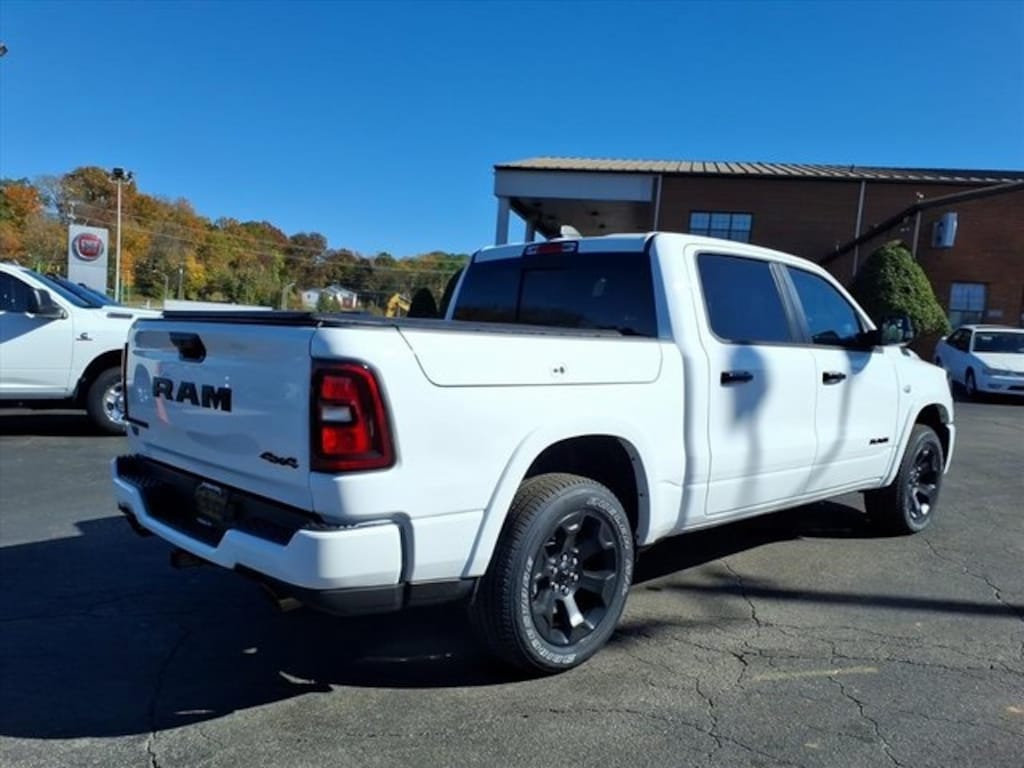 New 2026 Ram 1500 BIG HORN CREW CAB 4X4 5'7 BOX Pickup
