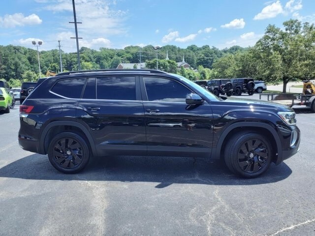 Used 2024 Volkswagen Atlas SE w/Tech with VIN 1V2WR2CA7RC522487 for sale in Clarksville, TN