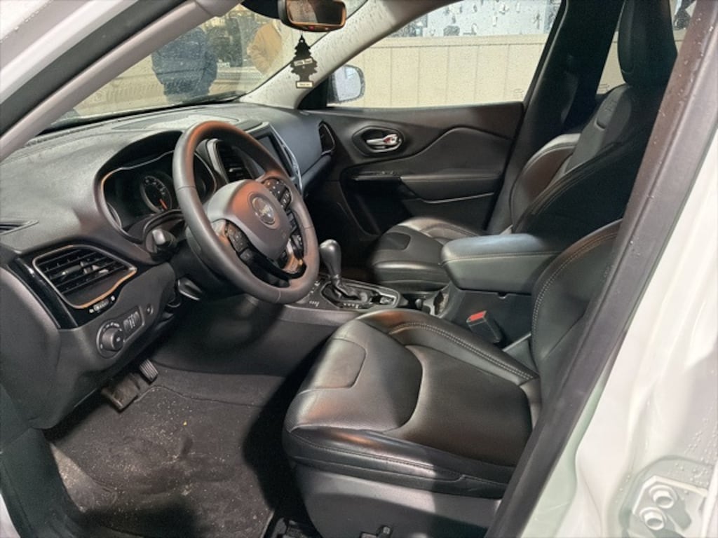 Used 2023 Jeep Cherokee Altitude SUV