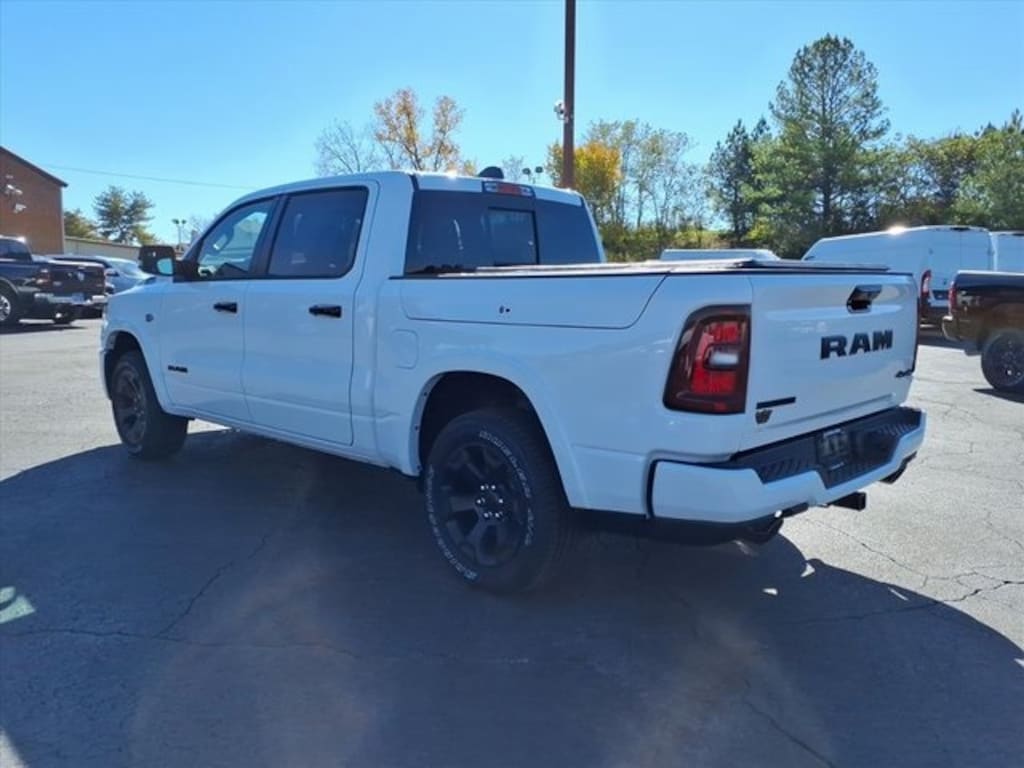 New 2026 Ram 1500 BIG HORN CREW CAB 4X4 5'7 BOX Pickup