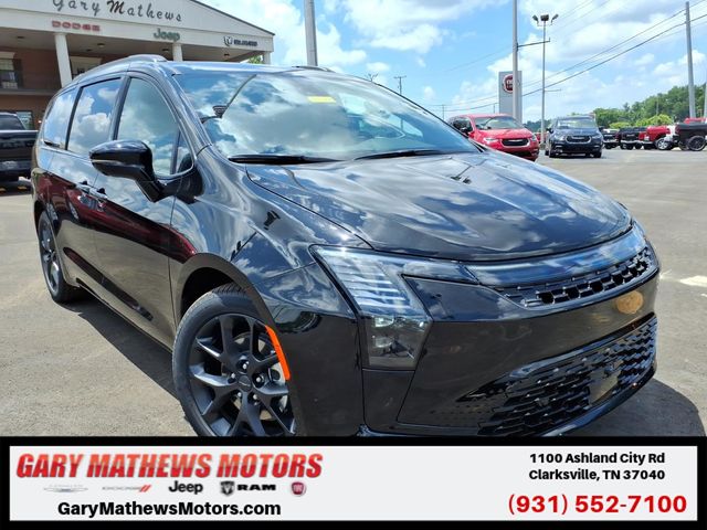 2027 Chrysler Pacifica Limited's photo
