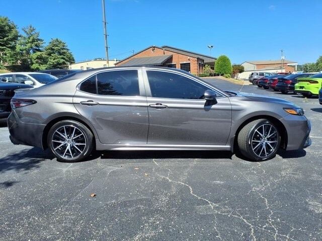 2024 Toyota Camry SE photo 2