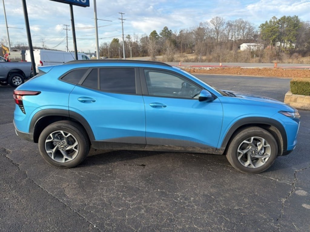 Used 2025 Chevrolet Trax LT SUV