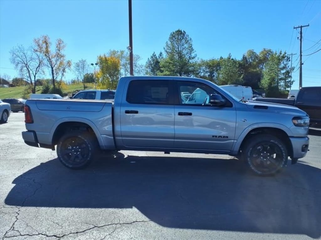 New 2026 Ram 1500 BIG HORN CREW CAB 4X4 5'7 BOX Pickup