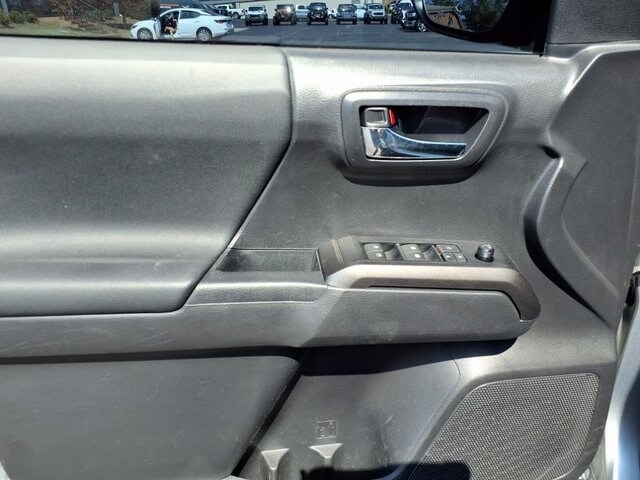 2022 Toyota Tacoma TRD Off-Road photo 3