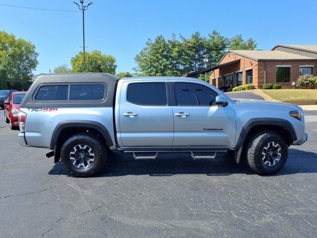 2022 Toyota Tacoma TRD Off-Road photo 2