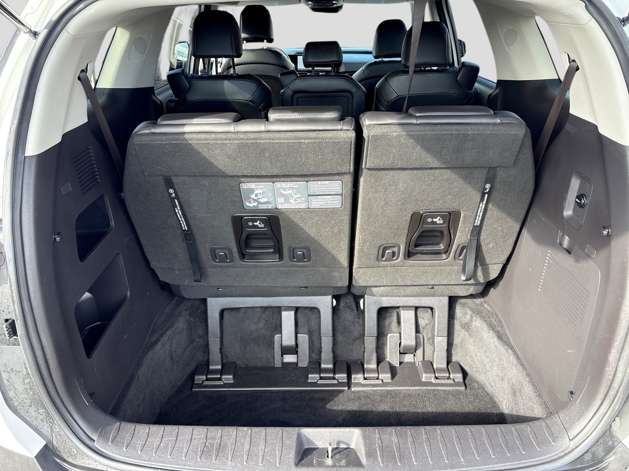 2025 Kia Carnival LXS - Photo 24