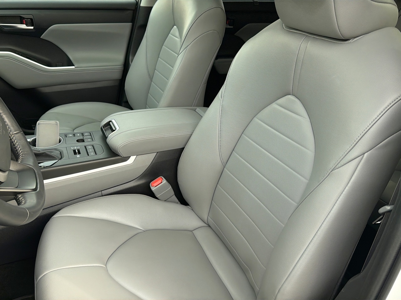 2023 Toyota Highlander XLE - Photo 14