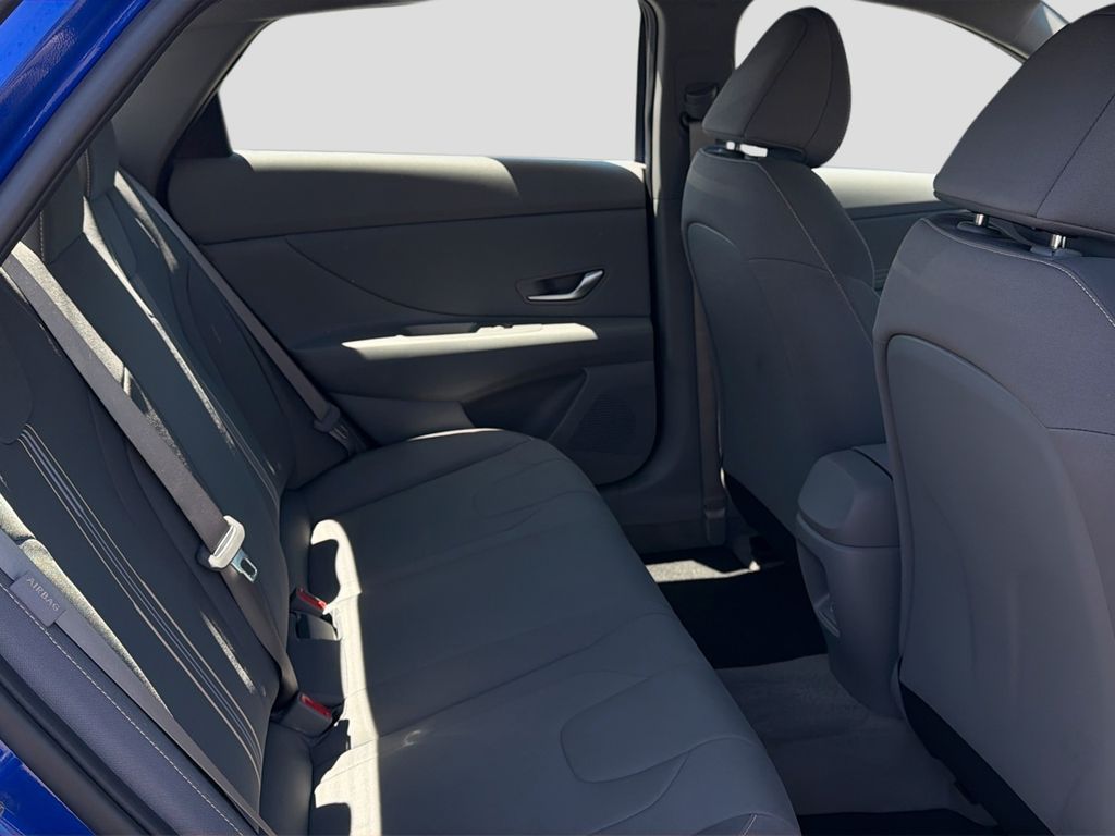 2025 Hyundai Elantra SEL - Photo 25