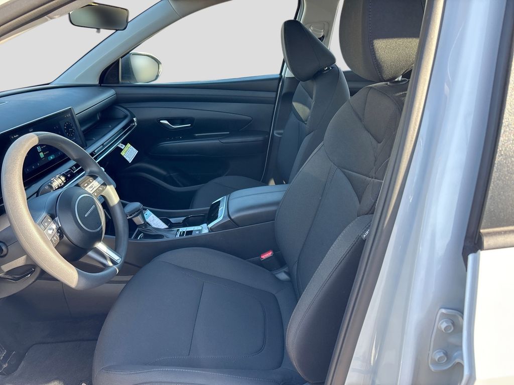 2025 Hyundai Tucson SE - Photo 14