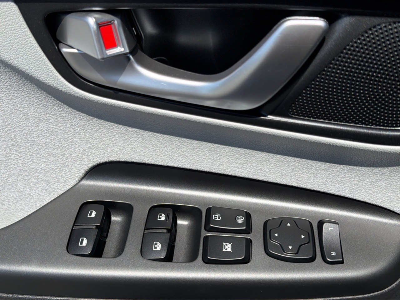2023 Hyundai Kona SEL - Photo 16