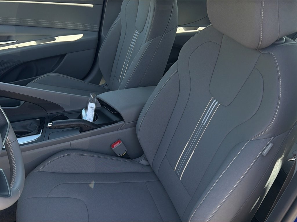 2025 Hyundai Elantra SEL - Photo 18