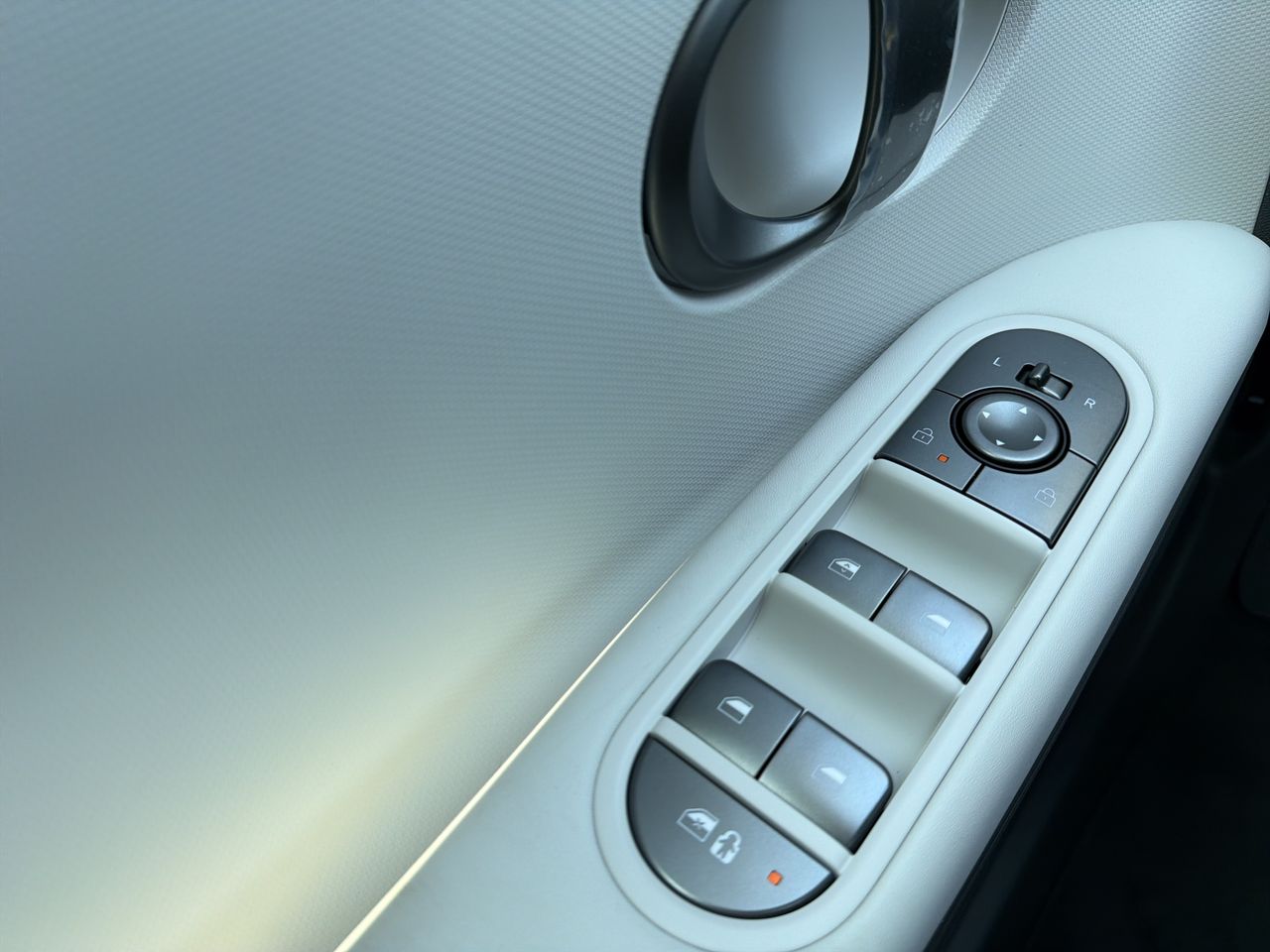 2025 Hyundai IONIQ 5 SEL - Photo 17