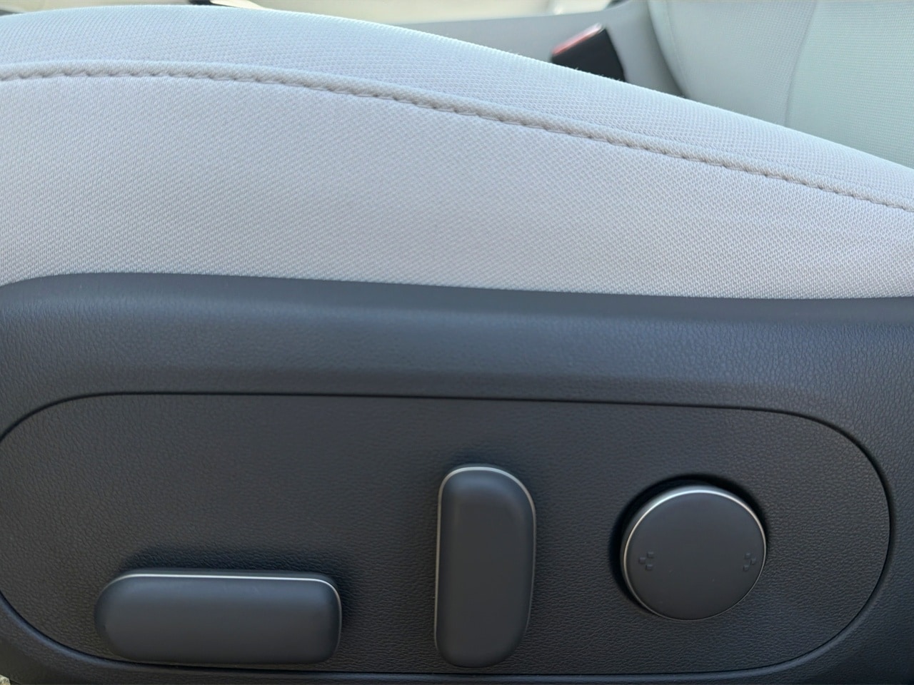 2025 Hyundai Kona SEL - Photo 17