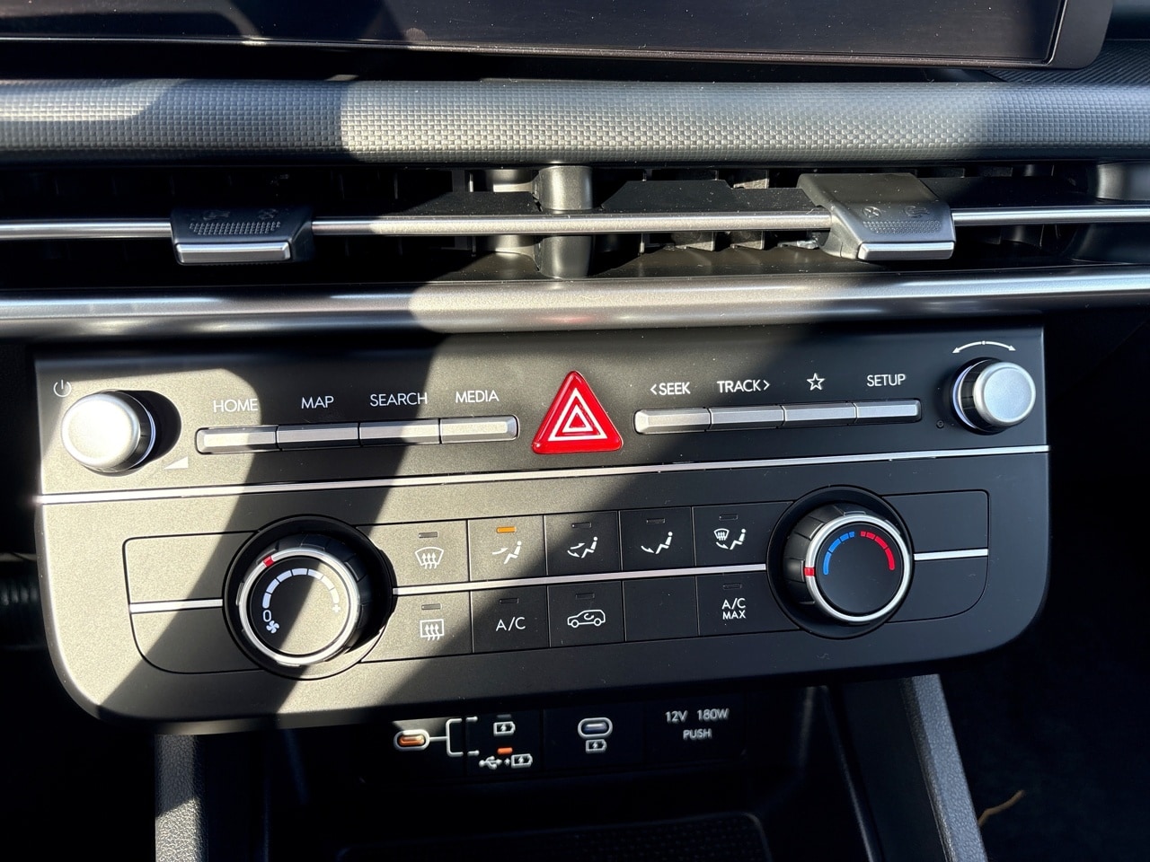 2025 Hyundai Tucson SE - Photo 19