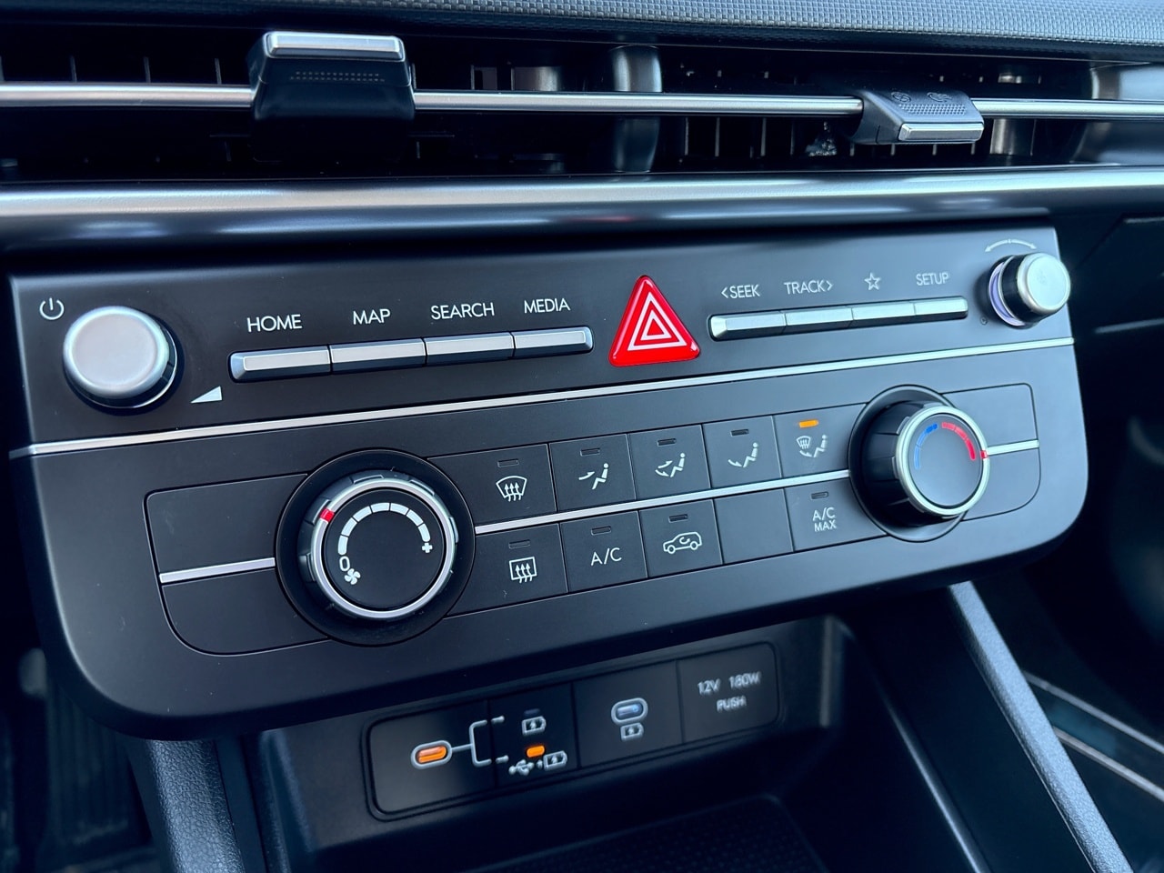 2025 Hyundai Tucson SE - Photo 19