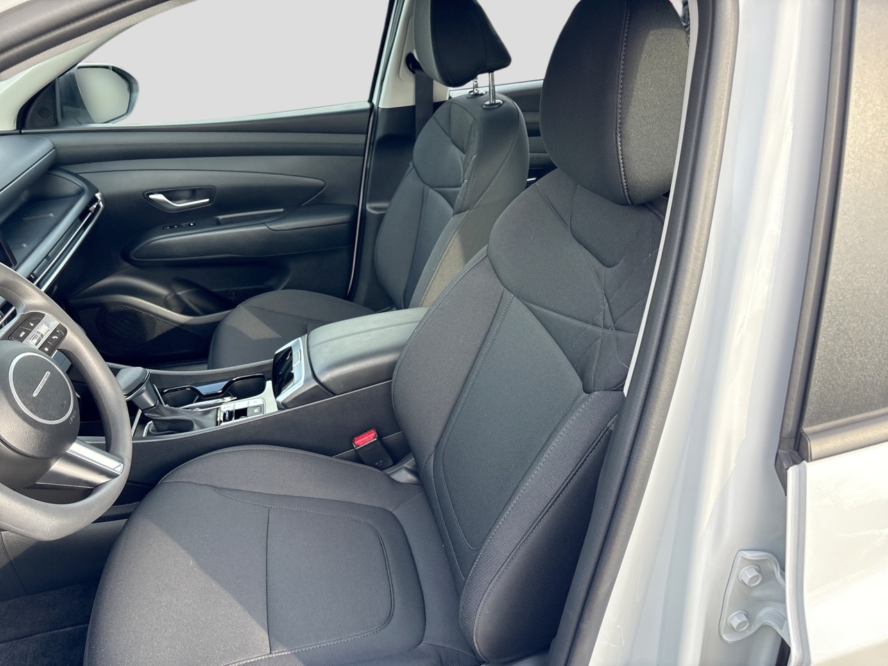 2025 Hyundai Tucson SE - Photo 14