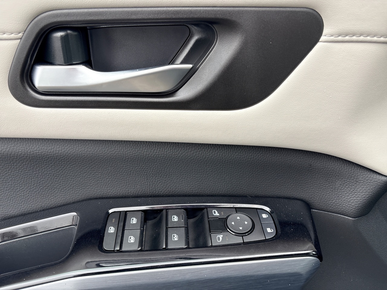 2024 Nissan Pathfinder SL - Photo 12