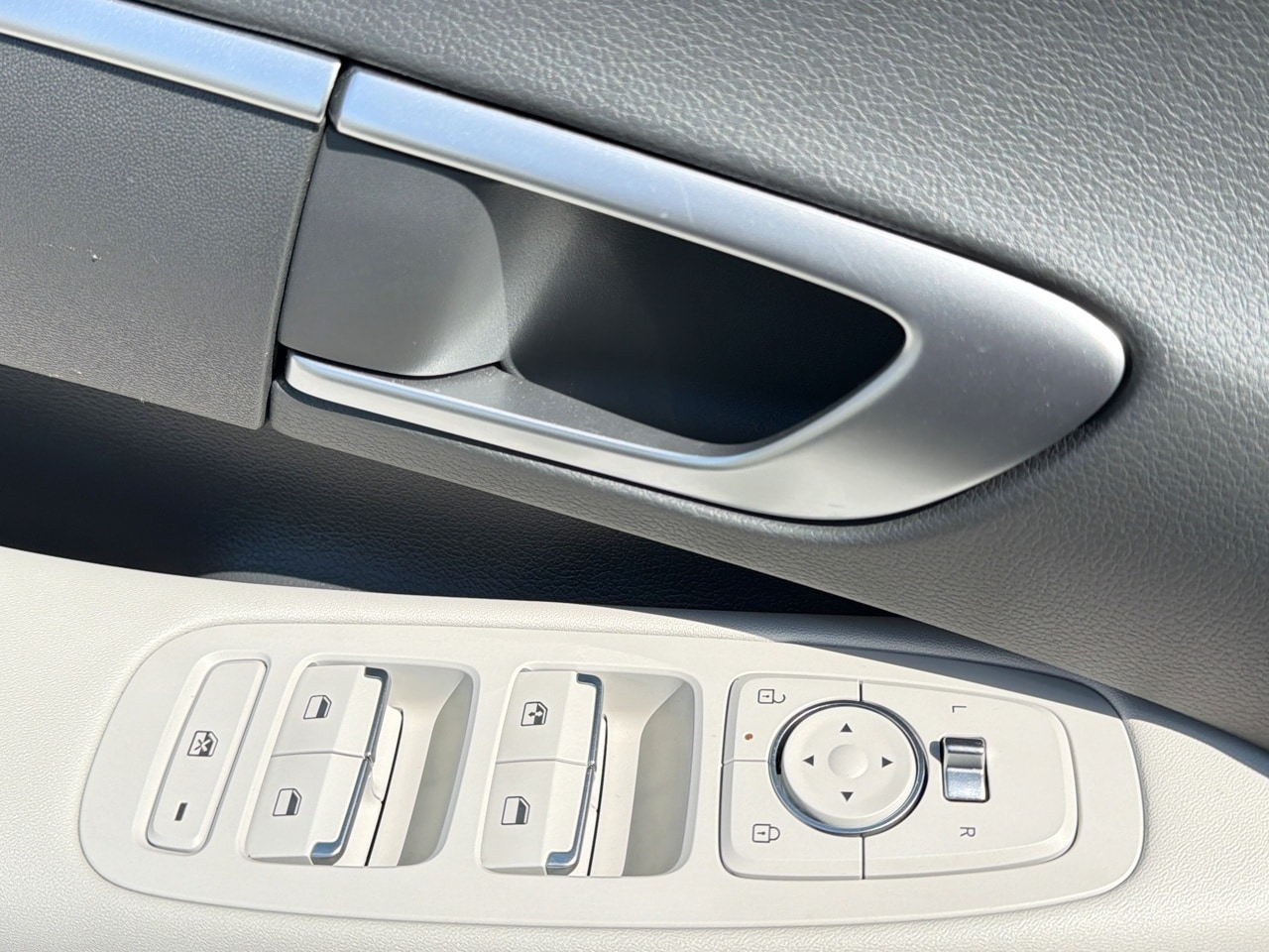 2025 Hyundai Sonata SE - Photo 16