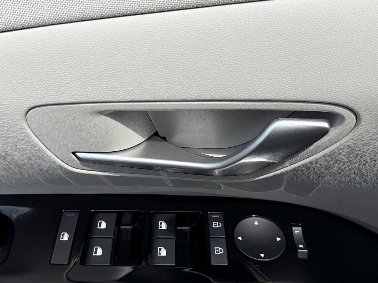 2025 Hyundai Tucson Limited - Photo 16