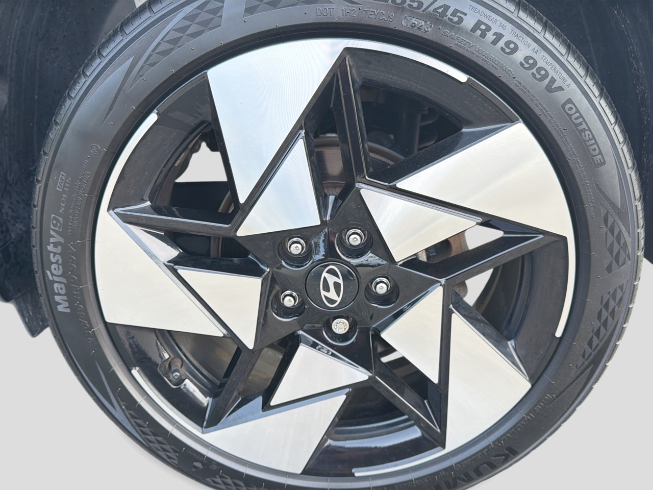 2024 Hyundai Kona Limited - Photo 14