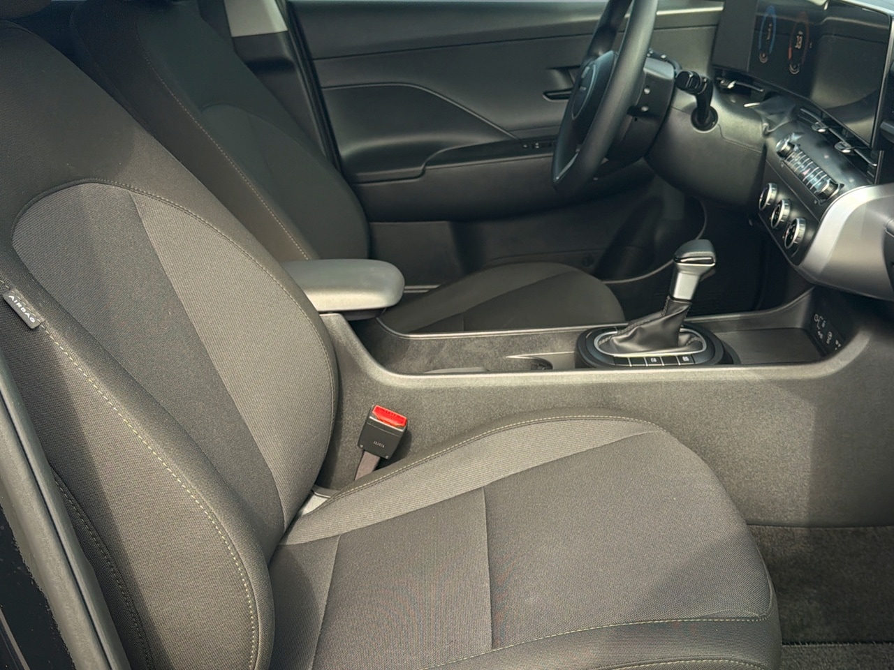 2025 Hyundai Kona SE - Photo 20