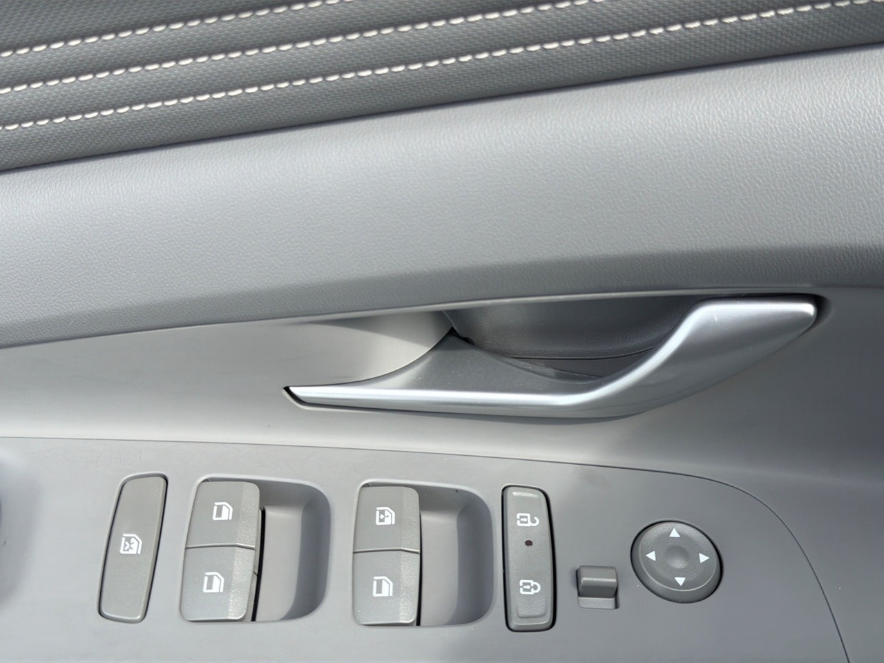 2024 Hyundai Elantra SEL - Photo 16