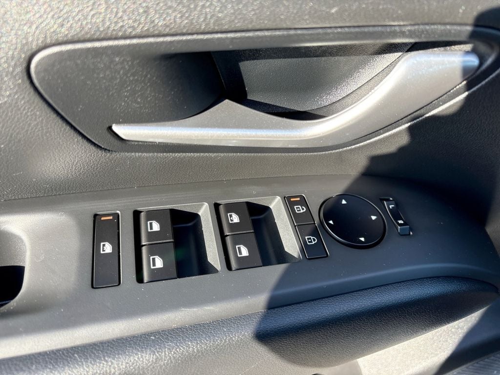 2025 Hyundai Tucson SE - Photo 12