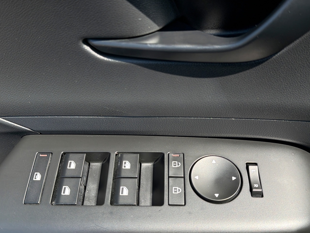 2024 Hyundai Kona SE - Photo 16