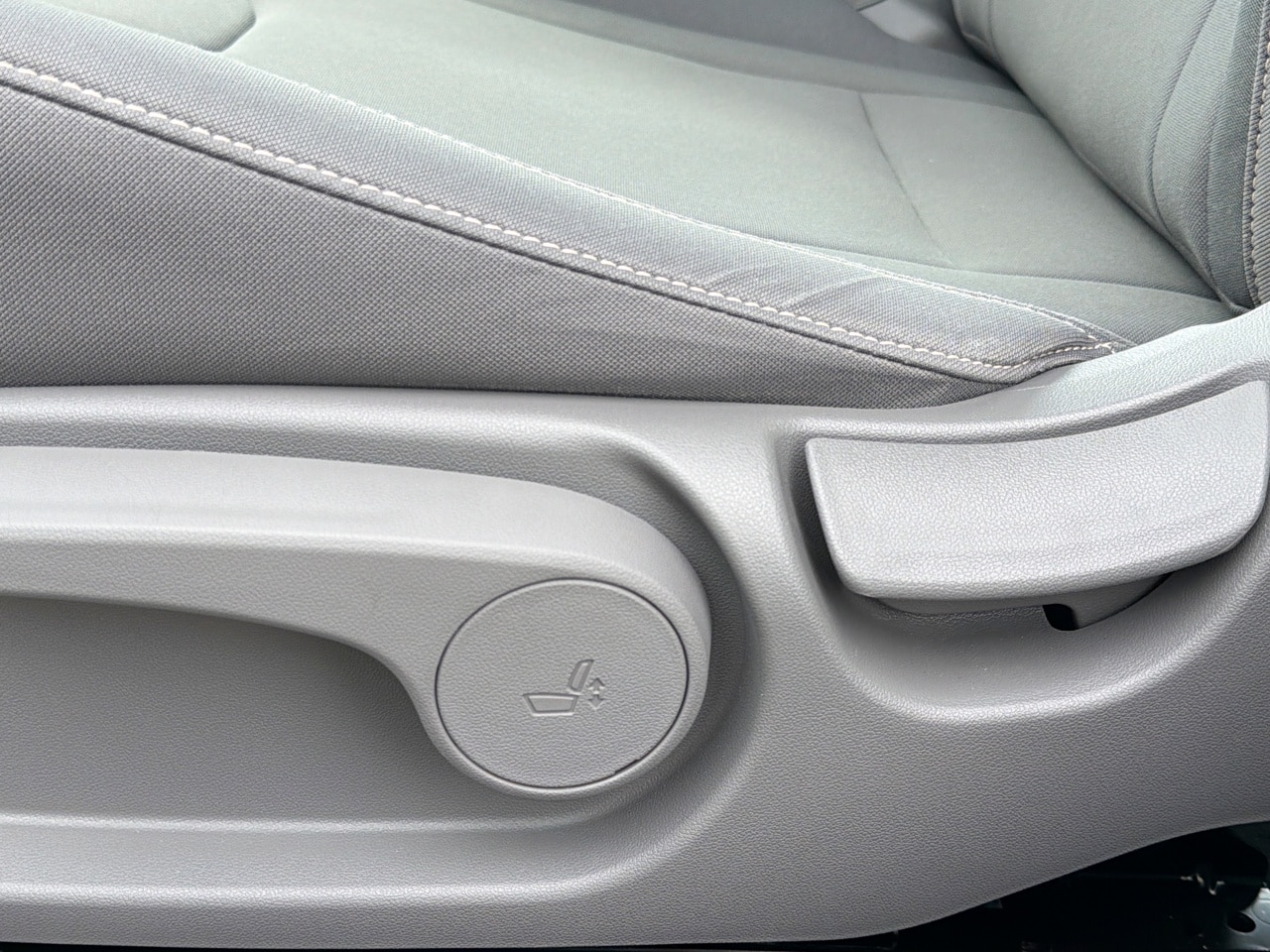 2024 Hyundai Elantra SEL - Photo 17