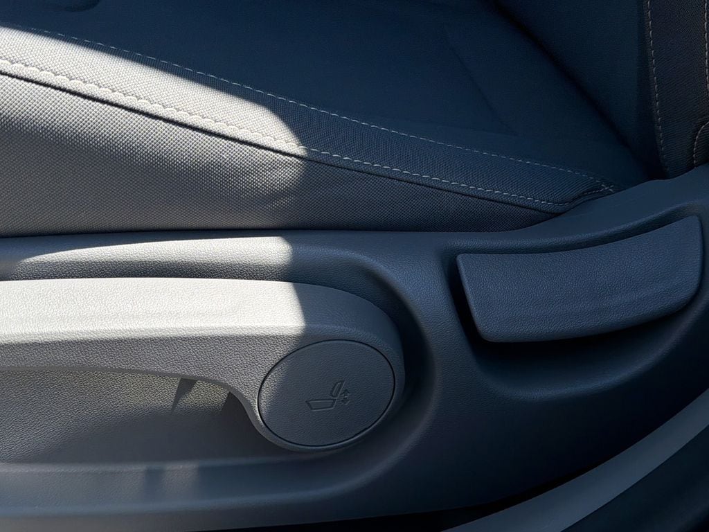 2025 Hyundai Elantra SEL - Photo 17