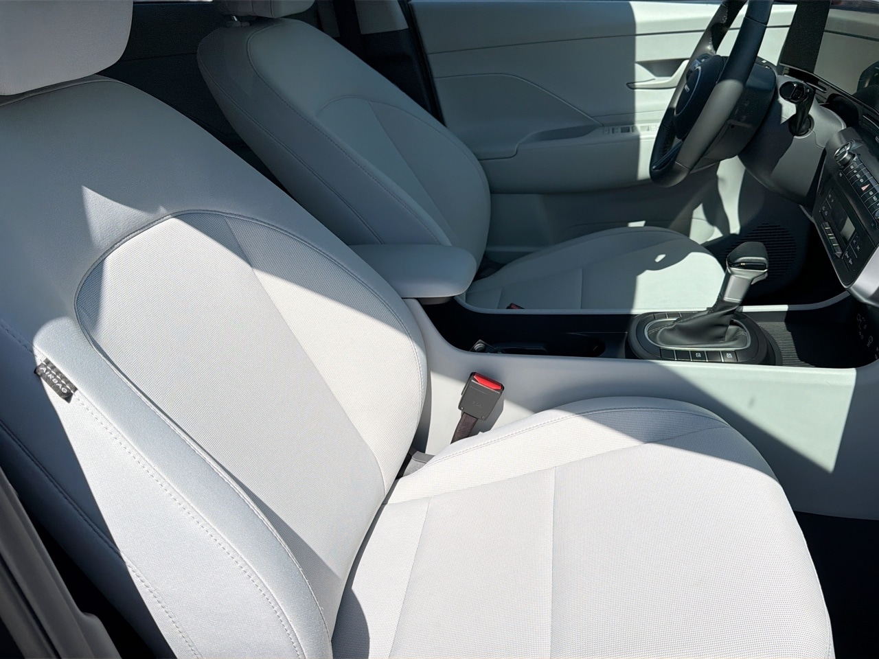 2025 Hyundai Kona SEL - Photo 25