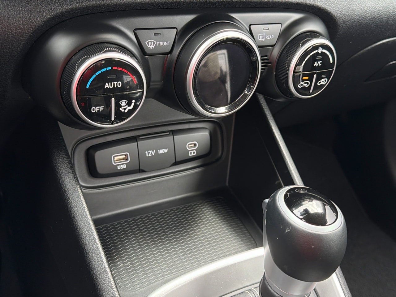 2023 Hyundai Venue SEL - Photo 23