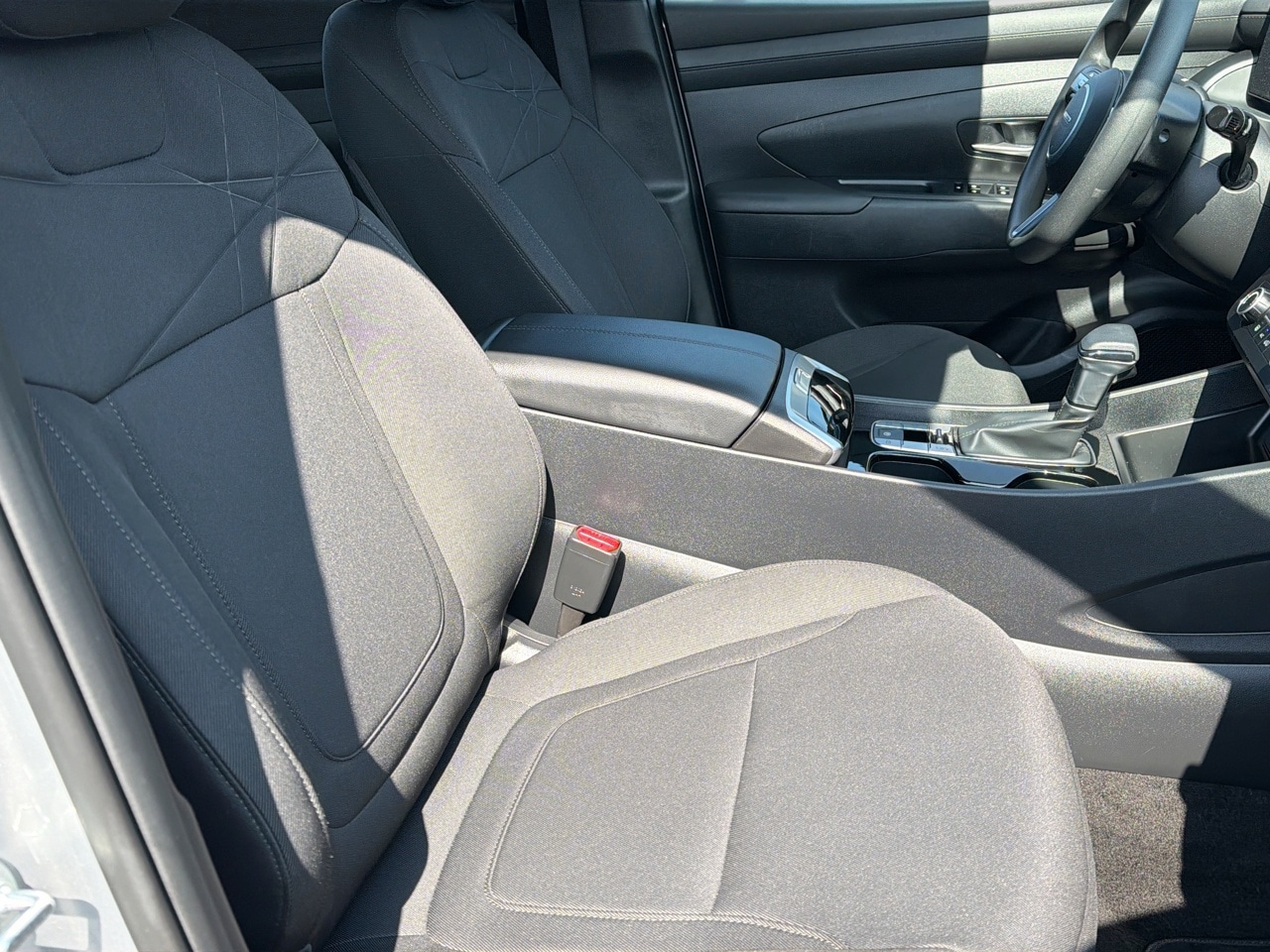 2025 Hyundai Tucson SE - Photo 25